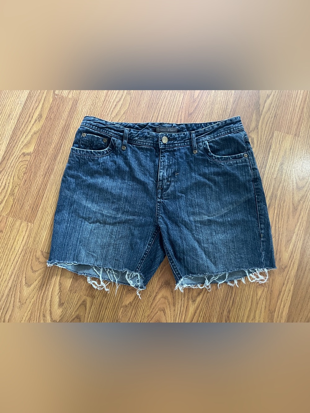 Tristan & Iseut women’s 10 cutoff denim shorts, Y2K, dark blue